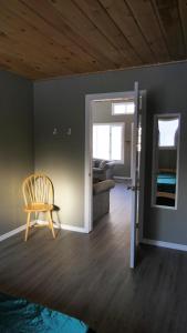 Postel nebo postele na pokoji v ubytování Meadowlark Cabin #5