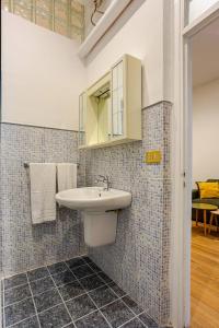 Et badeværelse på Casa Vacanza Dante 17 Carini