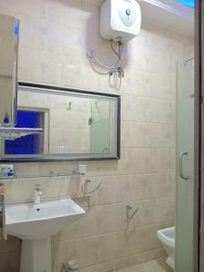 Baðherbergi á Miriya apartments +8 myndir