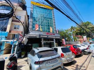a group of cars parked in front of a building at Hotel O CHOTHY'S PARK in Trippapur