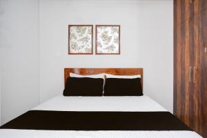 Una cama o camas en una habitación de Hotel O La Vita Oasis 19 fotos más