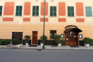 a building with green and orange shutters on it at 331 - Lord Nelson Appartamento Fronte e Vista Mare 4 in Chiavari +30 photos