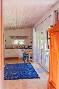 Кухня или мини-кухня в Domek w Dolinie Drwęcy
 +17 фотографий