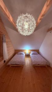 Postel nebo postele na pokoji v ubytování Blejkówka