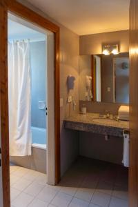 Et badeværelse på Apart Del Lago + 48 billeder