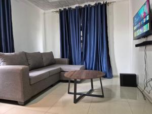 TV a/nebo společenská místnost v ubytování Mandy & Mos' Greenfields Cottage