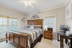 a bedroom with a bed and a desk and a television at Klonteska B5 in Beech Mountain