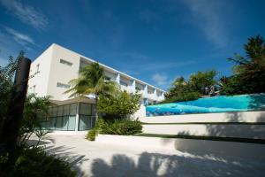 Πισίνα στο ή κοντά στο Luxury 1 bed apartment near Seven Mile Beach at The Grove - Villa Gypsy Soul