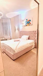 a mirror reflection of a bed in a bedroom at Canel View Holiday Home with Parking in Ajman 