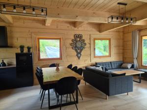 Khu vực ghế ngồi tại Chata pod Cebulówką