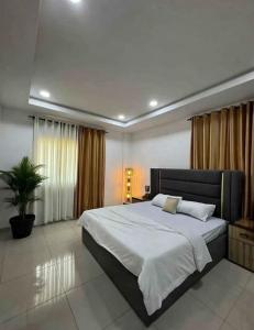 Postelja oz. postelje v sobi nastanitve Luxifair properties Company LTD