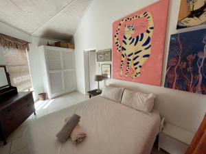 En eller flere senge i et værelse på Supertubes Villa + 21 billeder