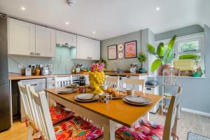 Køkken eller tekøkken på 3 Bed in Wotton-under-Edge oc-l33488