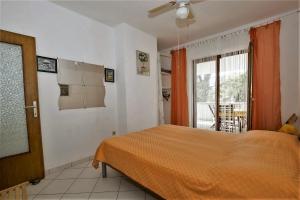 Giường trong phòng chung tại Apartmani Nata