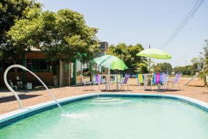 Bazén v ubytování Posada CON PISCINA Y DESAYUNO nebo v jeho okolí