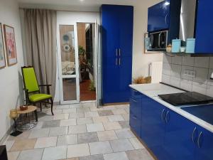 Kuchyň nebo kuchyňský kout v ubytování Blue apartment