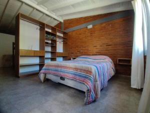 En eller flere senge i et værelse på Casa Familiar cerca del Río