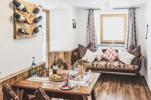 a living room with a couch and a table at Ur-Genuss Lodge mit Wein & Weitblick in Heiterwang