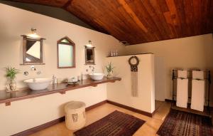 Koupelna v ubytování Entumoto Safari Camp - Masai Mara