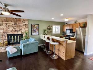 Køkken eller tekøkken på Baypoint Condo, Pool, Dock, relaxing location