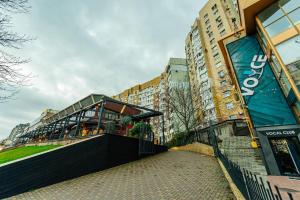 Το κτήριο όπου στεγάζεται  το ξενοδοχείο διαμερισμάτων