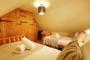 En eller flere senge i et værelse på Two Hoots - North East Escapes