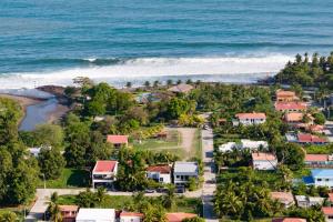 an aerial view of a resort near the ocean at Casa Cielo in La Libertad