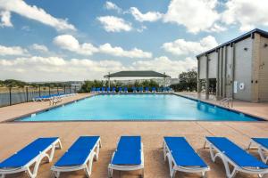 Πισίνα στο ή κοντά στο Overlook Cove