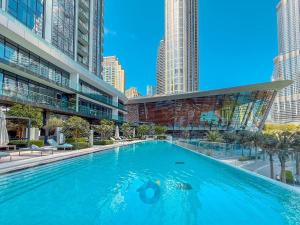 Bazén v ubytování BEST SEA VIEW NEXT TO BURJ KHALIFA AND DUBAI MALL nebo v jeho okolí