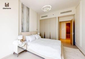 En eller flere senge i et værelse på BEST LOCATION 2 MINUTES AWAY FROM BURJ KHALIFA + 23 billeder