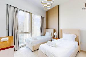 En eller flere senge i et værelse på Exclusive Burj Khalifa View 3BR SkyManson LikeHome + 38 billeder