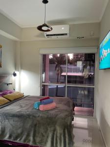 En eller flere senge i et værelse på Departamento Zona Costanera cuarto tramo