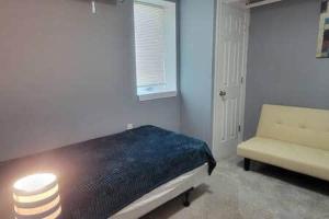 En eller flere senge i et værelse på *Oceana* Entire King 3 BR lower level at MicroLux + 19 billeder