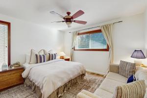 Ένα ή περισσότερα κρεβάτια σε δωμάτιο στο Tahoe Alpine and Lake Escape