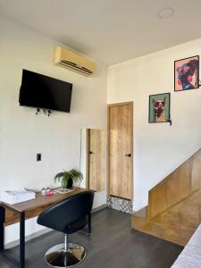 Μια τηλεόραση ή/και κέντρο ψυχαγωγίας στο Treeloft Home