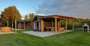 a cabin with a picnic table and a gazebo at Siedlisko Rawka in Doleck