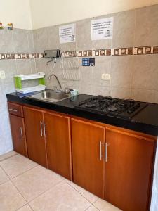 Kuchyň nebo kuchyňský kout v ubytování Hostal la 17