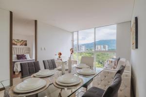 O vedere generală la munți sau o vedere la munte luată de la acest apartament