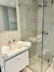 Phòng tắm tại Cozy Apartment +20 ảnh