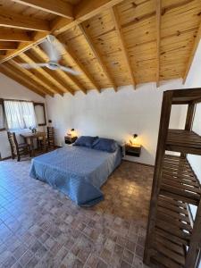 Giường trong phòng chung tại Cabañas Gran Aldea