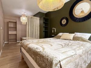 Postel nebo postele na pokoji v ubytování La Rosée Verte - Ville, Plage, Clim et Parking