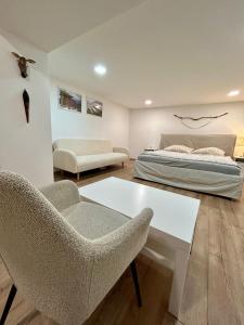 En eller flere senge i et værelse på Atlas Apartments 2 + 13 billeder