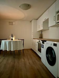 Køkken eller tekøkken på Atlas Apartments 2