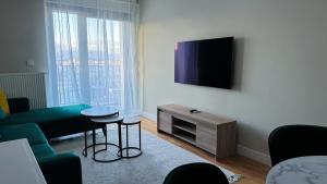 Et tv og/eller underholdning på Marble Horizon Skyline