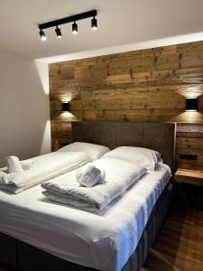 Postel nebo postele na pokoji v ubytování Alpen Lodge Kirchberg