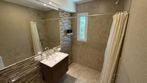 Et badeværelse på Casa del parque 316 + 11 billeder