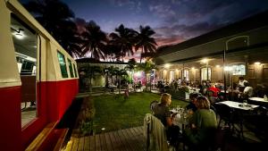 Restaurace v ubytování La Rosée Verte - Ville, Plage, Clim et Parking
