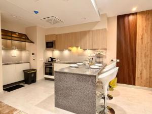 Kuchyň nebo kuchyňský kout v ubytování Goldcrest Lahore