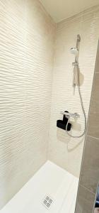 Ένα μπάνιο στο Studio ROGER