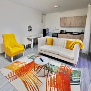 Køkken eller tekøkken på Siloam Apartments - BriSta Stays